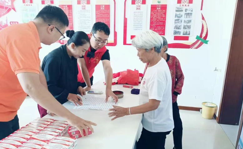 918博天娱乐官网基金会深入佳木斯市桦南县愚公村开展药品捐赠活动